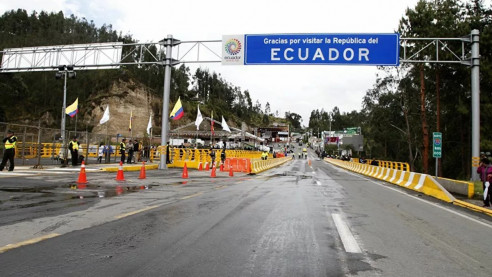 Ecuador: Comerciantes rechazan reapertura del puente internacional con Colombia Latinoamérica