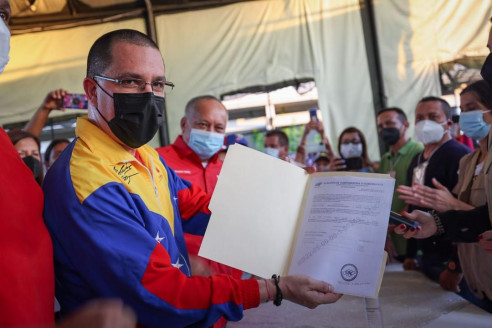 Excanciller Jorge Arreaza inscribió su candidatura a la gobernación de Barinas Venezuela