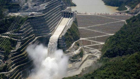 Desplazamientos forzados en Colombia: ¿Qué tiene que ver la construcción de una súper represa tras ese fenómeno masivo? Reportajes & Investigación