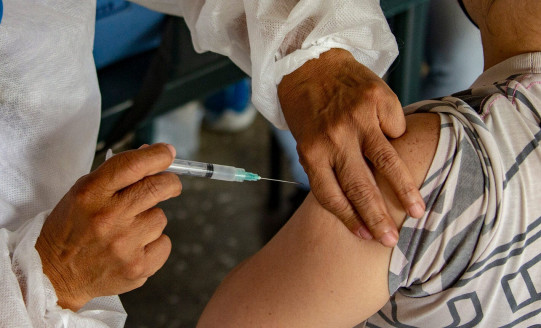 Sociedad Venezolana de Infectología sostiene que tercera dosis mejora la protección contra variantes Venezuela