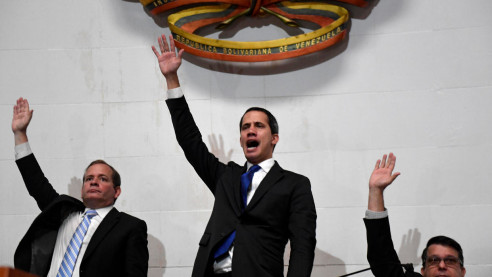 Venezuela: Guaidó violentó sede de la AN para 