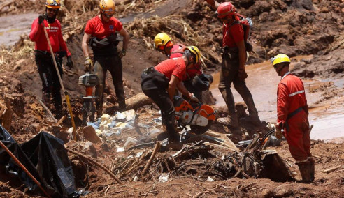 Asciende a 246 cifra de muertos por tragedia minera en Brasil Brasil
