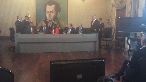 Venezuela: Se firma acuerdo entre Gobierno y sector moderado de la oposición Latinoamérica
