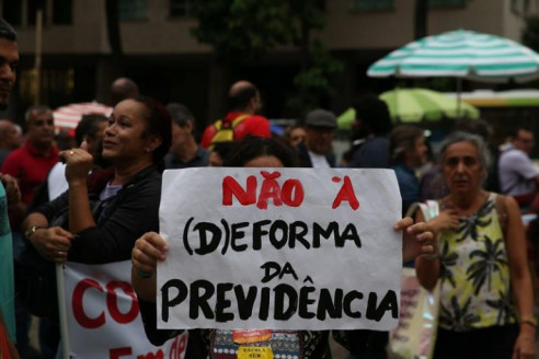 Reforma de Bolsonaro dejaría a 57% de jubilados sin beneficio de retiro Latinoamérica