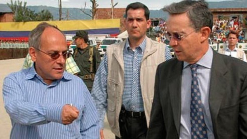 Colombia: Fiscalía desestima proceso contra hermano de Uribe por financiar paramilitares Latinoamérica