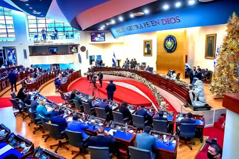 En El Salvador aprueban cuestionada Ley de Agua: oposición dice que es un disfraz de privatización Latinoamérica