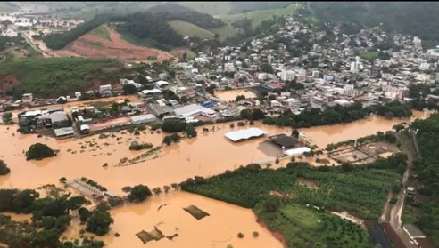 (Video) Lluvias torrenciales dejan al sureste de Brasil en estado de emergencia Brasil