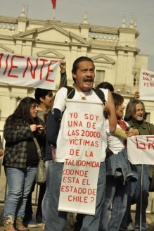 Víctimas de la Talidomida: Otro crimen de la industria farmacéutica que el Estado chileno no reconoce Portada