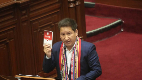 Perú: ¿Sigue la lucha contra el colonialismo español? La polémica que se armó en el Congreso por un discurso en Quechua Reportajes & Investigación