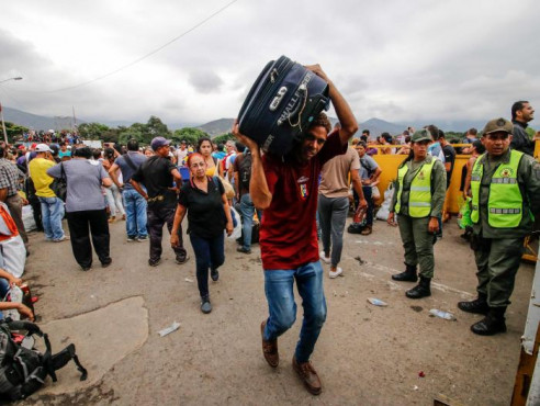 Retorno masivo de venezolanos por ola de violencia en Colombia Latinoamérica