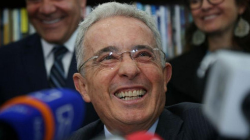 ¡Por fin! Álvaro Uribe se presenta ante la Corte Suprema Colombiana Justicia y DD.HH