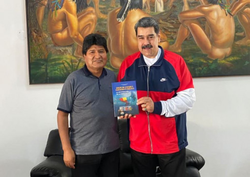 Maduro recibe visita de Evo y reafirman compromiso de las luchas por venir