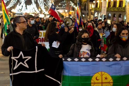 Nota e imágenes: Concurrida manifestación antifascista en Barcelona en solidaridad con Chile y Latinoamérica Chile