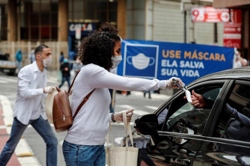 Brasil se acerca a los 2 millones de casos de COVID-19 tras reportar 20.286 contagios más Latinoamérica