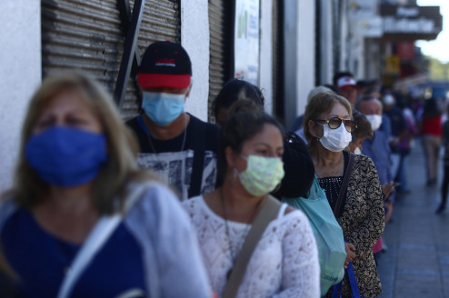 Especialistas: Pandemia en Chile se aproxima a fase de