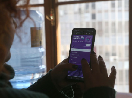 Investigadora chilena lanza app gratuita para adaptar viviendas a personas que viven con demencia Chile