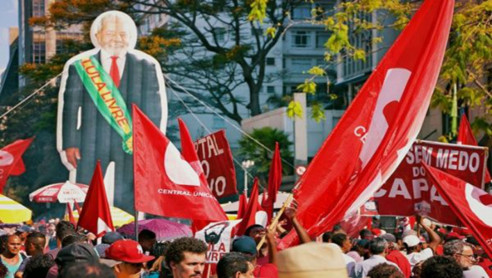 Multitudinaria marcha exigió la libertad de Lula da Silva Latinoamérica