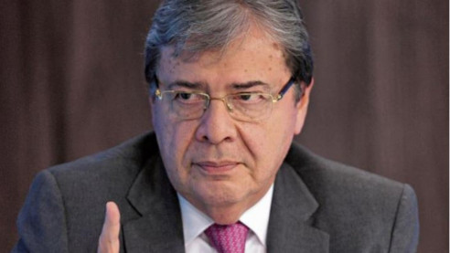 Senadores solicitan la renuncia del ministro de Defensa de Colombia Latinoamérica