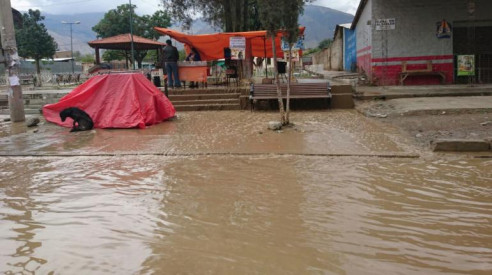 Bolivianos denuncian desamparo ante fuertes lluvias e inundaciones Actualidad