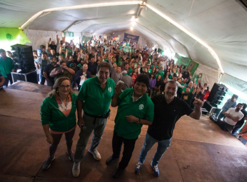 Jóvenes recibieron con euforia a Evo Morales Latinoamérica
