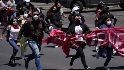 Ecuador: ¿Por qué protestan estudiantes y docentes contra Guillermo Lasso? Reportajes & Investigación