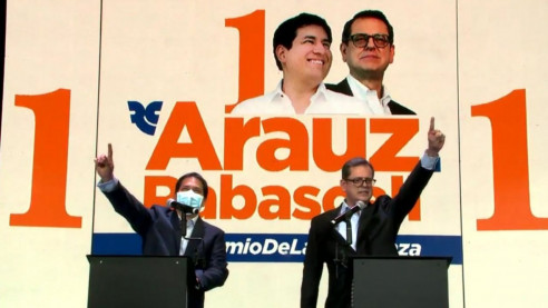Elecciones en Ecuador: Equipo de campaña de Arauz denuncia que no dejan ingresar a sus delegados a centros de votación Latinoamérica