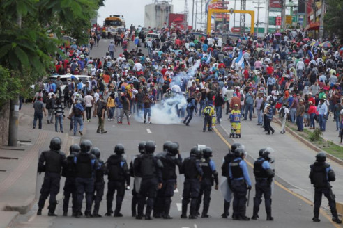 Estalla crisis en Honduras ante amenazas de privatizar la salud y la educación Honduras