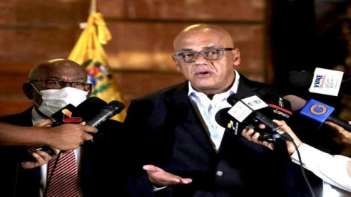 Gobierno y oposición venezolana relanzan la Mesa de Diálogo Nacional Latinoamérica