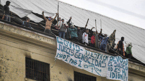 Reanudarán visitas a reclusos en Argentina tras jornada de motines en centros penitenciarios Latinoamérica