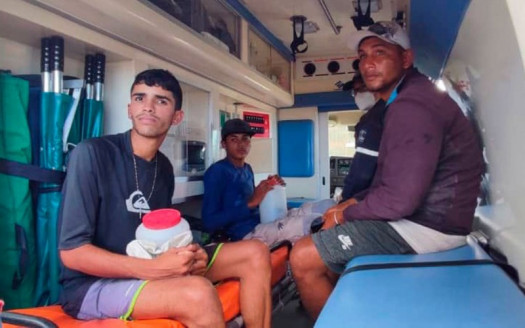 Rescatados con vida tres pescadores desaparecidos en costa venezolana Venezuela
