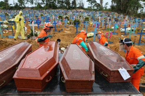 ¿Para ocultar el verdadero costo de la pandemia? Brasil elimina el número de muertos por Covid-19 Brasil