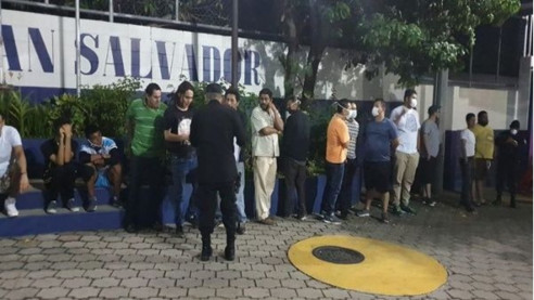 Fiscalía de Ecuador procesa a 710 personas por incumplir toque de queda por covid-19 Ecuador