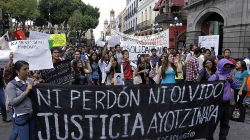 Encuentran restos humanos que podrían pertenecer a los 43 normalistas de Ayotzinapa Latinoamérica