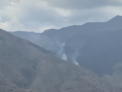Controlado incendio en el Parque Nacional Waraira Repano de Caracas Venezuela