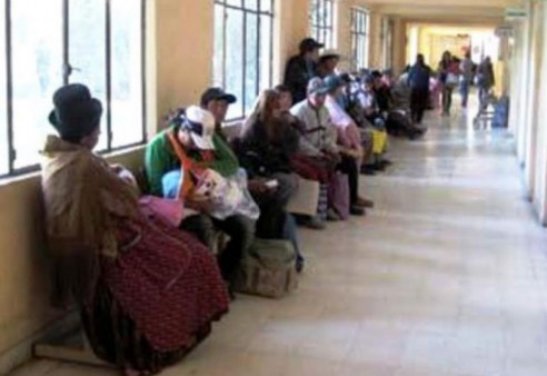 Denuncian colapso de hospitales en Bolivia Bolivia