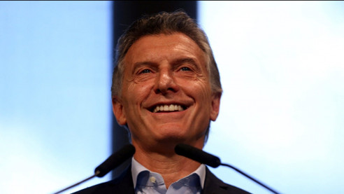 Nuevo escándalo: Macri juega fútbol privado en plena crisis política y económica Latinoamérica