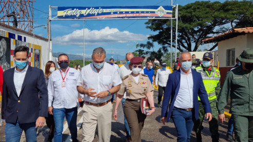 Venezuela y Colombia evalúan propuestas para abrir progresivamente la frontera
