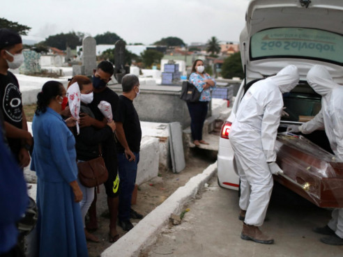 Brasil registra media de mil muertes diarias por Covid-19 y supera los diez millones de contagios Latinoamérica