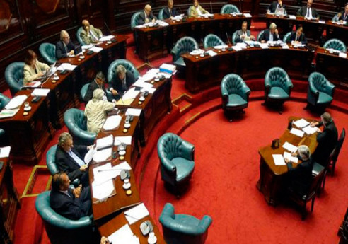 Senado uruguayo comienza a votar este miércoles ley controversial Latinoamérica