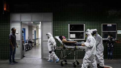 Brasil: Colapso sanitario obliga toque de queda de 24 horas en Manaos Latinoamérica
