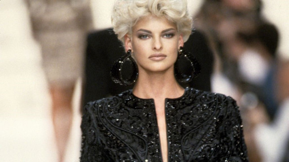 Cirugías estéticas acabaron con la carrera de la supermodelo canadiense Linda Evangelista Mundo