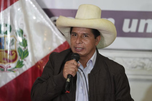 Reforzada seguridad de Pedro Castillo ante asedio de manifestantes violentos a su residencia Latinoamérica