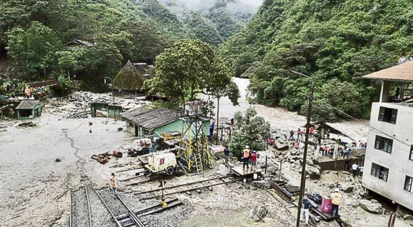 Avalancha de lodo causó desastres y dejó un desaparecido en Machu Picchu Latinoamérica