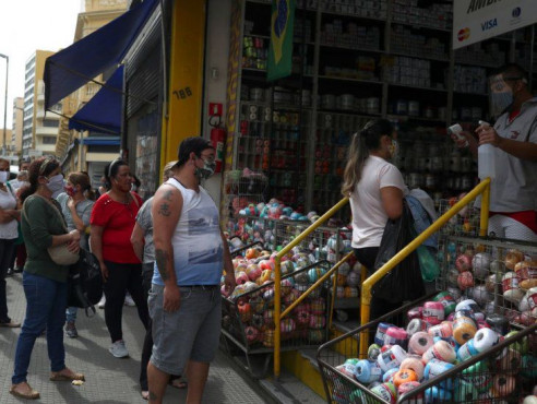 Temores por nueva ola del Covid-19 prevalece en grandes ciudades brasileñas tras la reapertura de su economía Latinoamérica