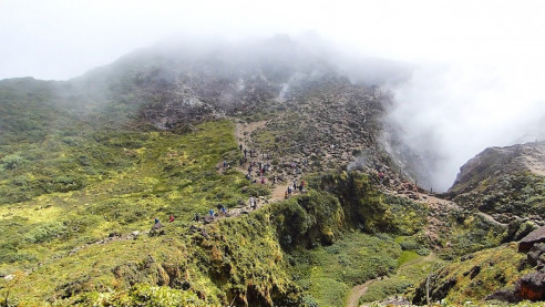 Despertaron dos volcanes del Caribe y emiten alerta en Martinica y San Vicente y las Granadinas Latinoamérica