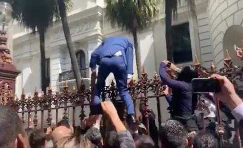 Movimiento La Francia Insumisa rechaza reconocimiento de Macrón a Guaidó como