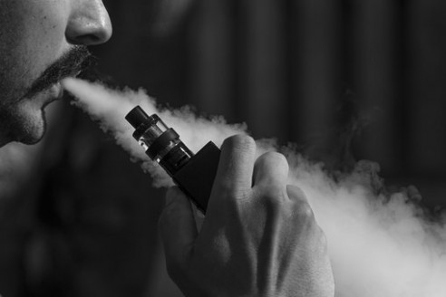 Exposición al vapor de cigarrillos electrónicos aumenta riesgo de padecer bronquitis y falta de aliento Salud