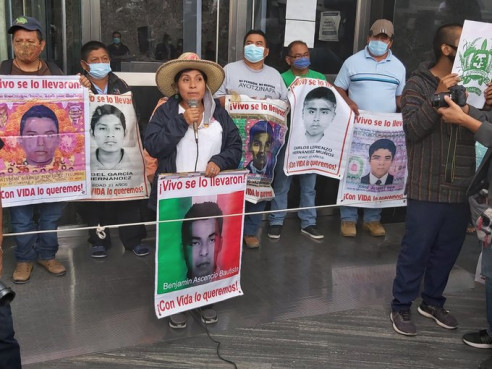 Se cumplen 6 años del caso Ayotzinapa: Familiares de los estudiantes desaparecidos exigen verdad y justicia Latinoamérica