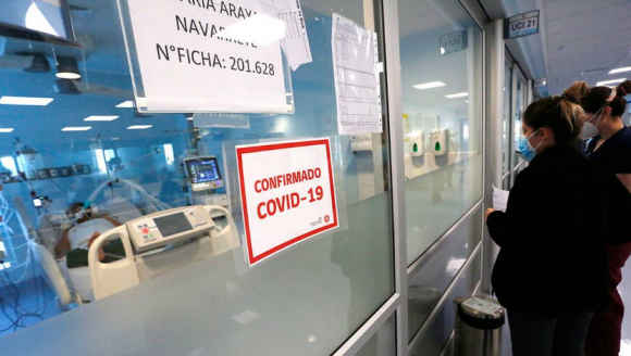 Sistema hospitalario sigue en estado crítico a pesar de descenso en casos nuevos de Covid-19 Chile