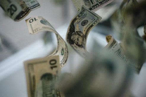 Guerra económica: Inflación inducida en Venezuela también se lleva al “dólar paralelo” Latinoamérica